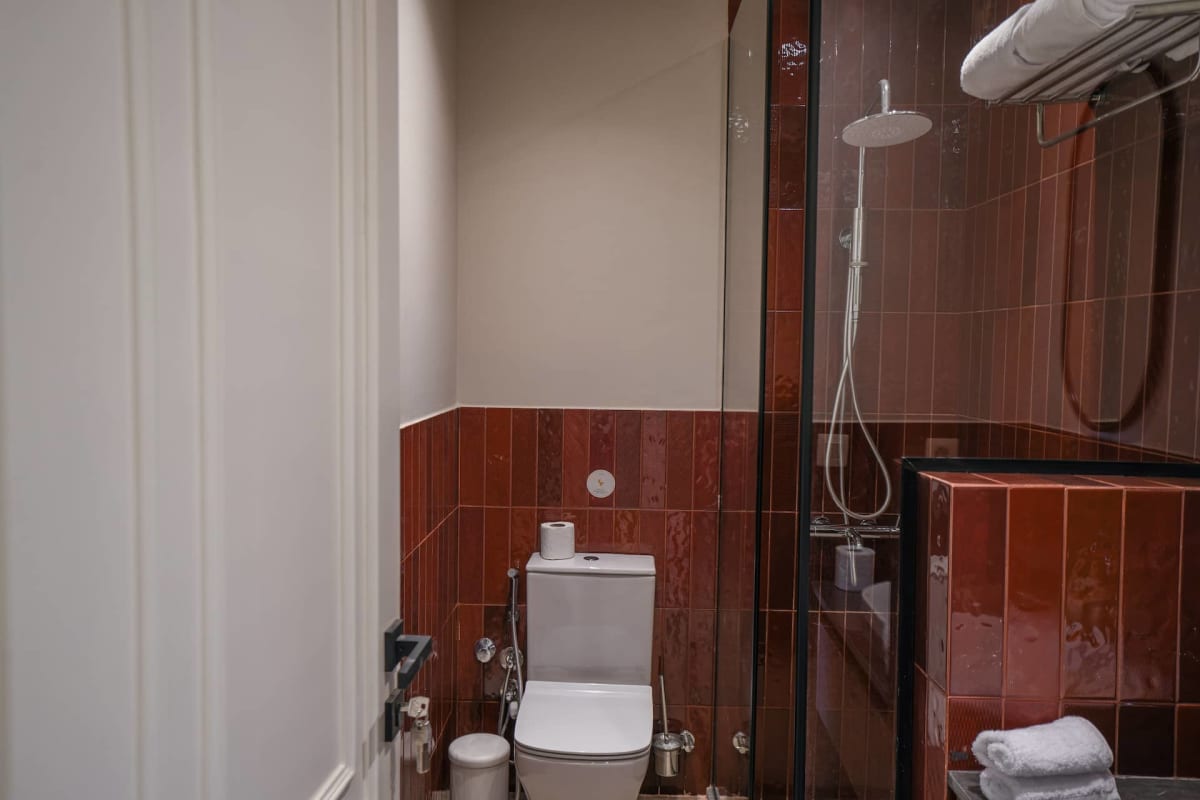 Homey 2BR Apartment with Balcony & Pool Access — Cairo