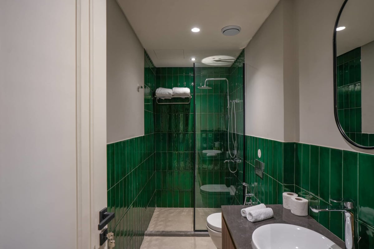 Homey 2BR Apartment with Balcony & Pool Access — Cairo