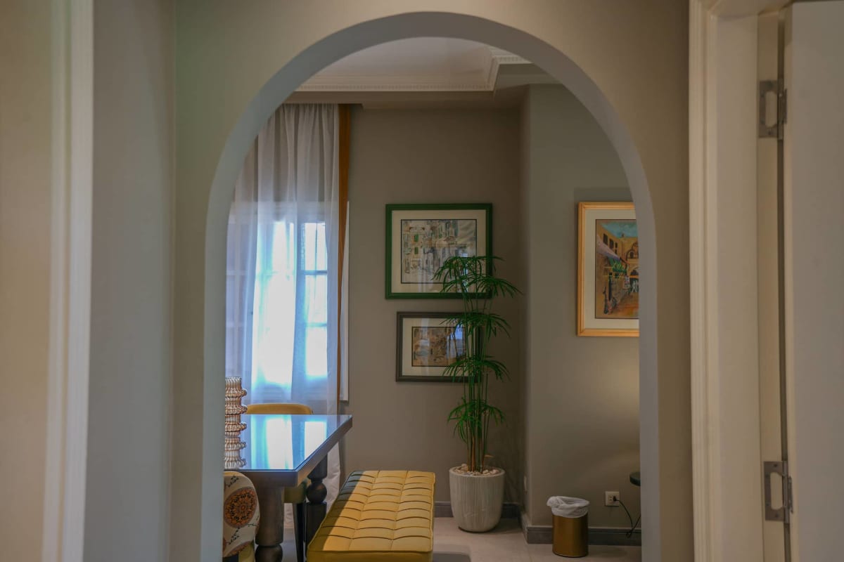 Homey 2BR Apartment with Balcony & Pool Access — Cairo