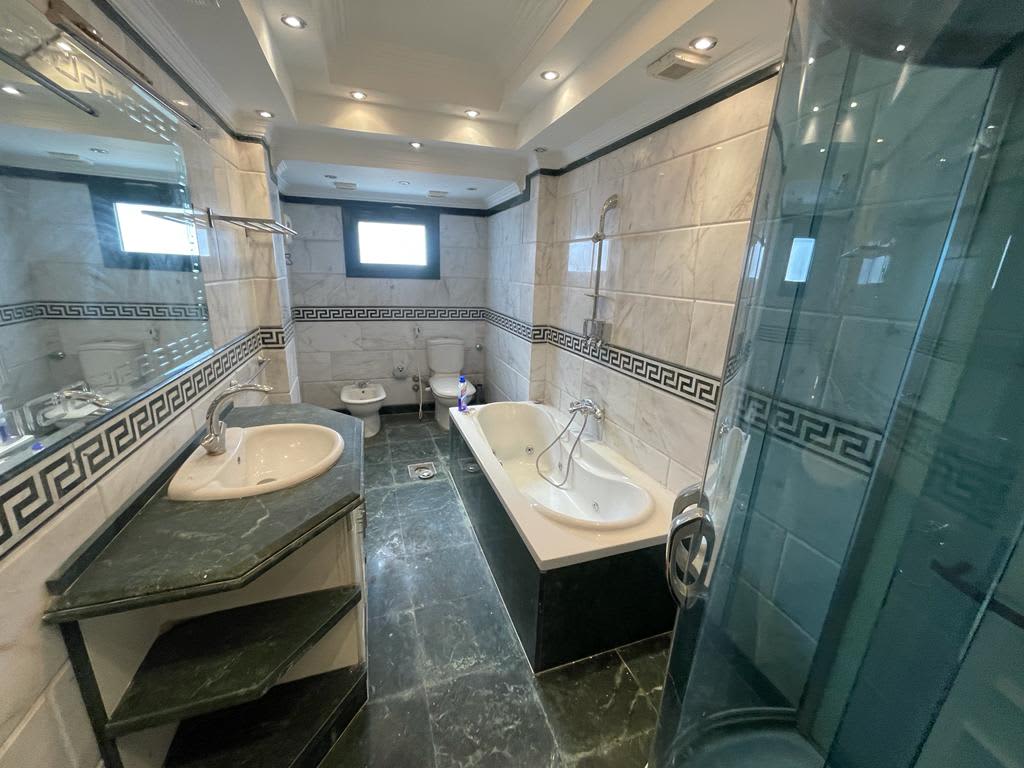 Bright & Airy Apartment with Balcony in Maadi Sarayat