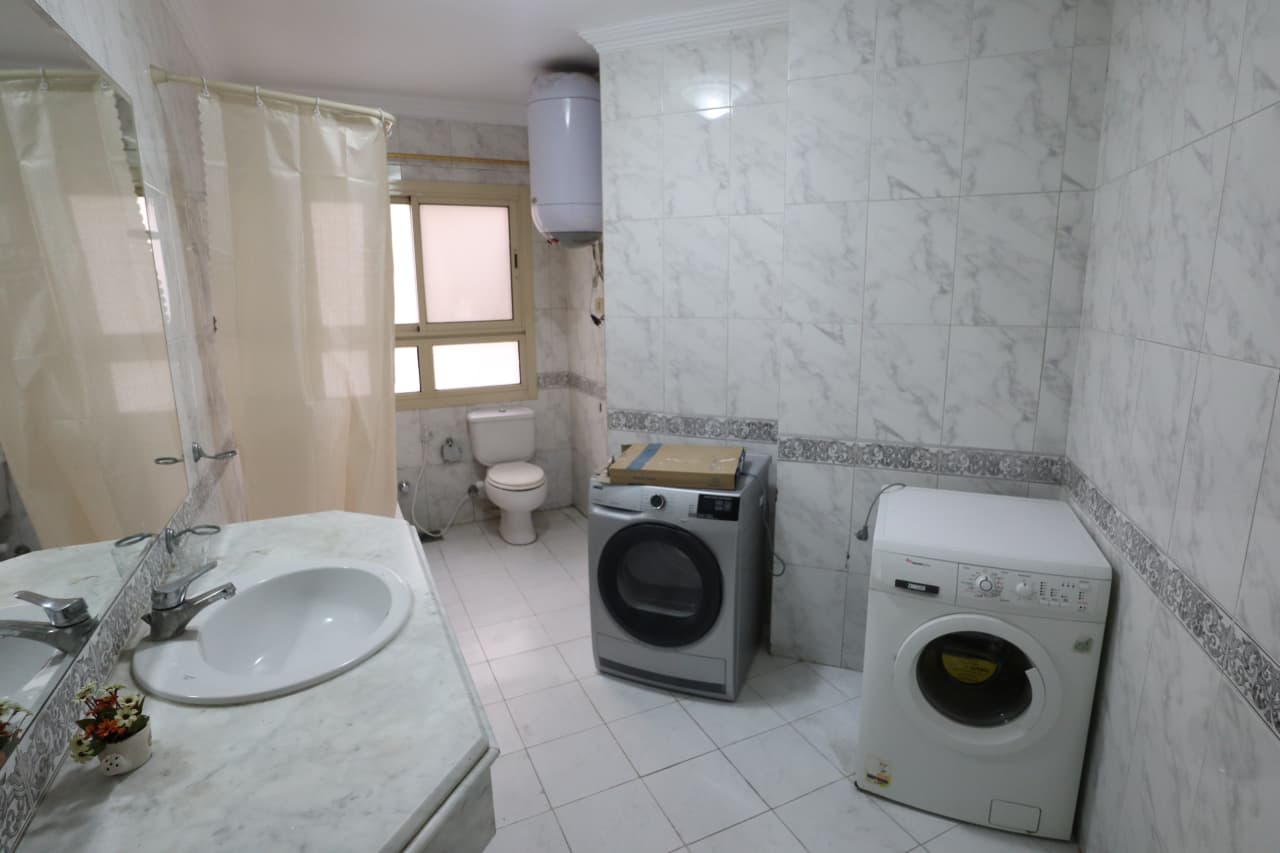 Bright || 3-Bedroom Apartment with Balcony & Pool in Maadi