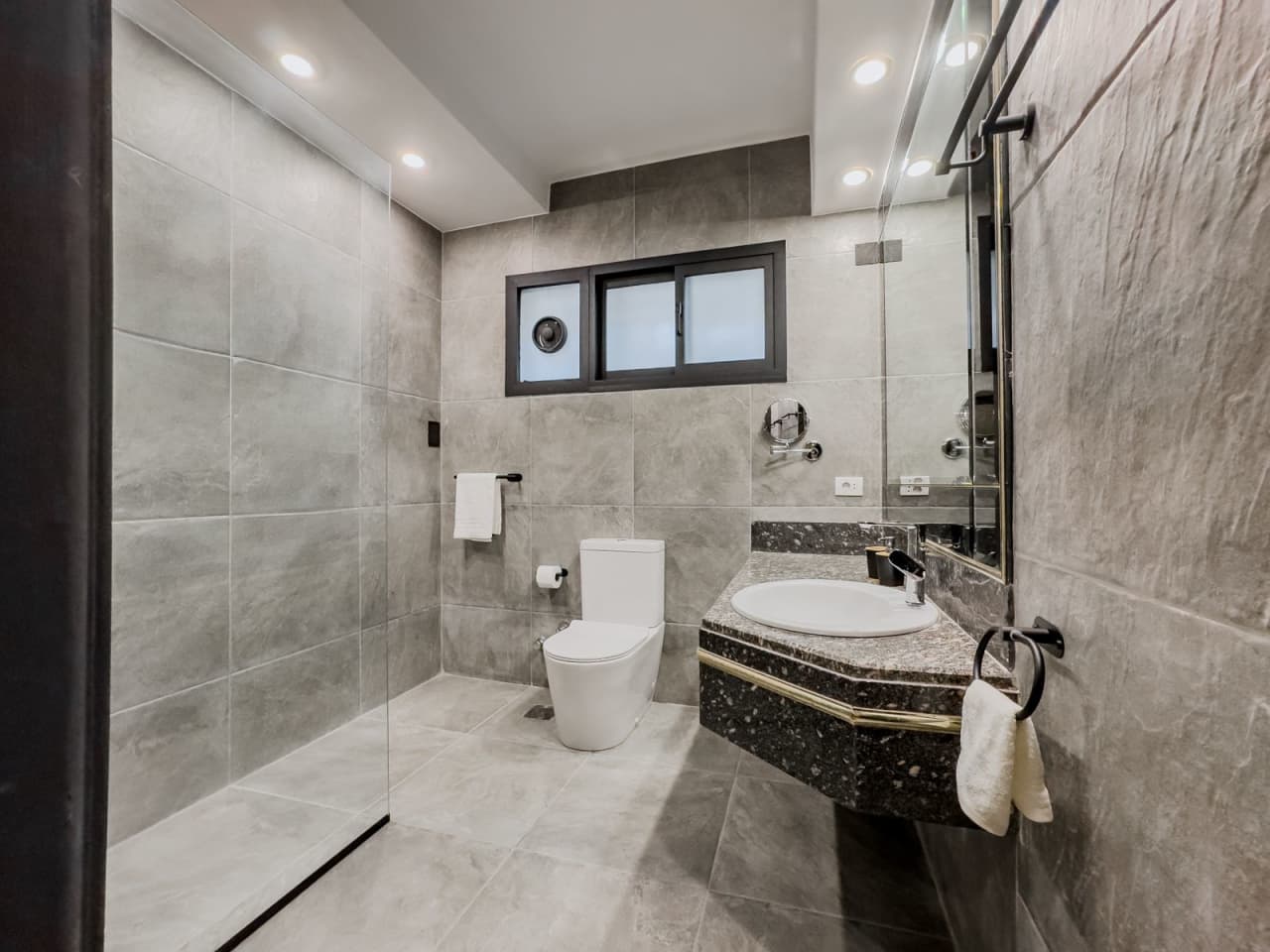 Furnished Apartment With 3bedrooms In Maadi Sarayat.