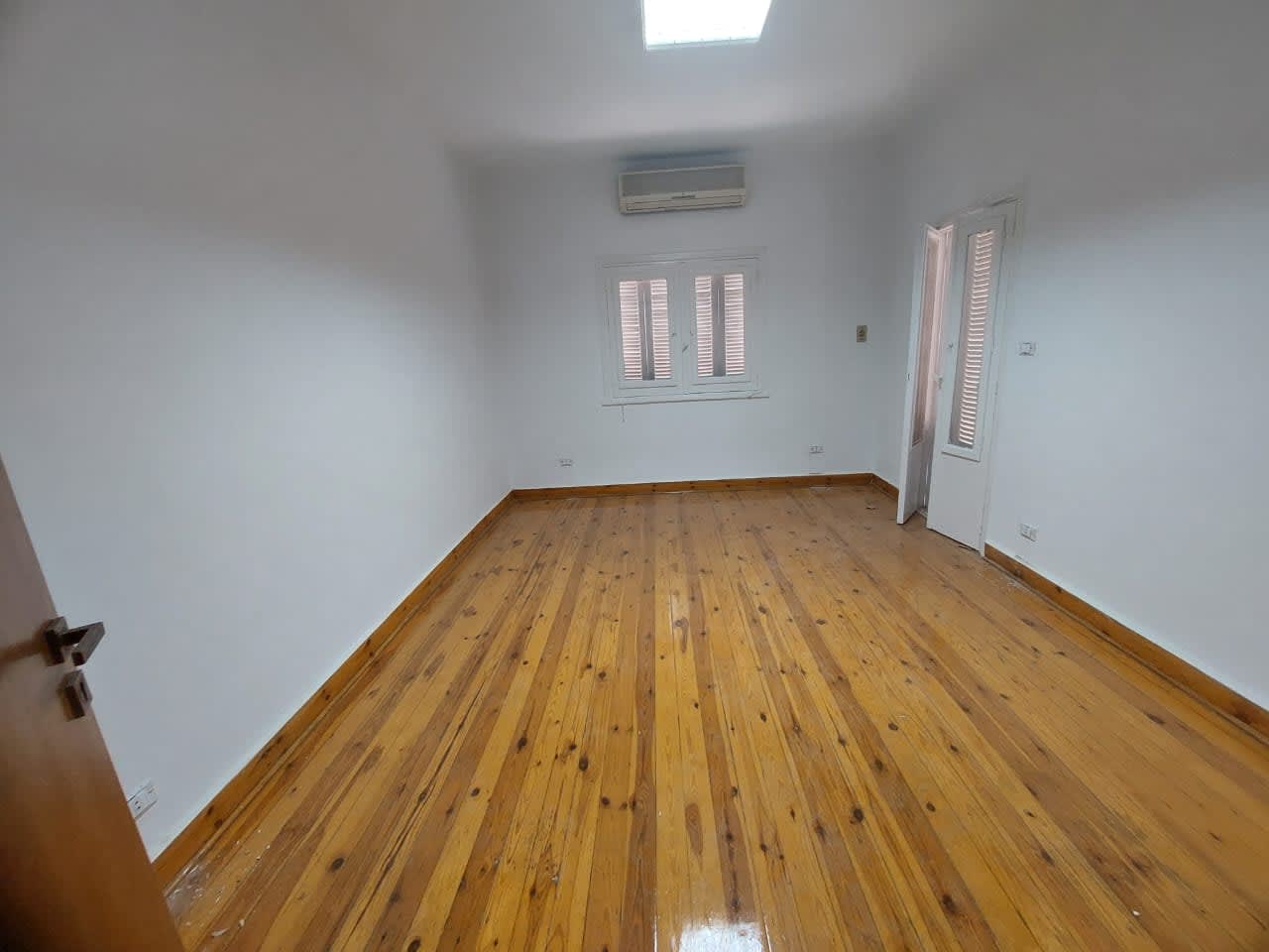 Semi Furnished Apartment in Maadi Sarayat|350Sqm.