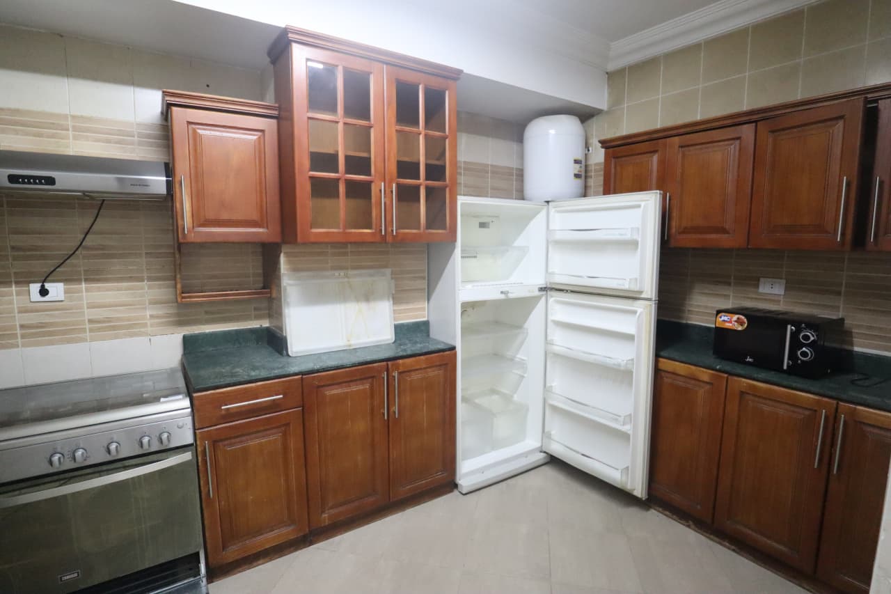 Spacious 3-Bedroom Ground Floor Apartment in Degla