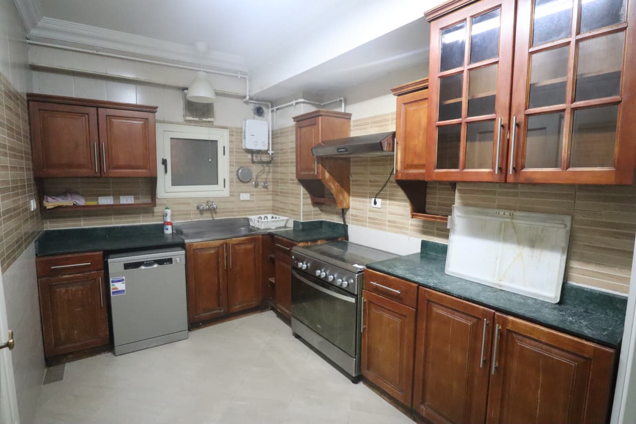 Spacious 3-Bedroom Ground Floor Apartment in Degla