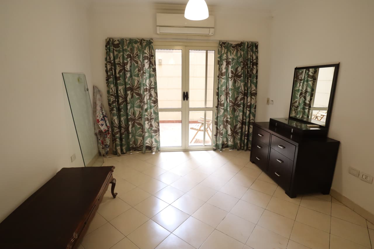 Spacious 3-Bedroom Ground Floor Apartment in Degla