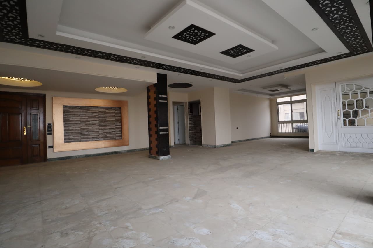 Unfurnished Apartment For Rent In Neighborhood Of Zamalek.