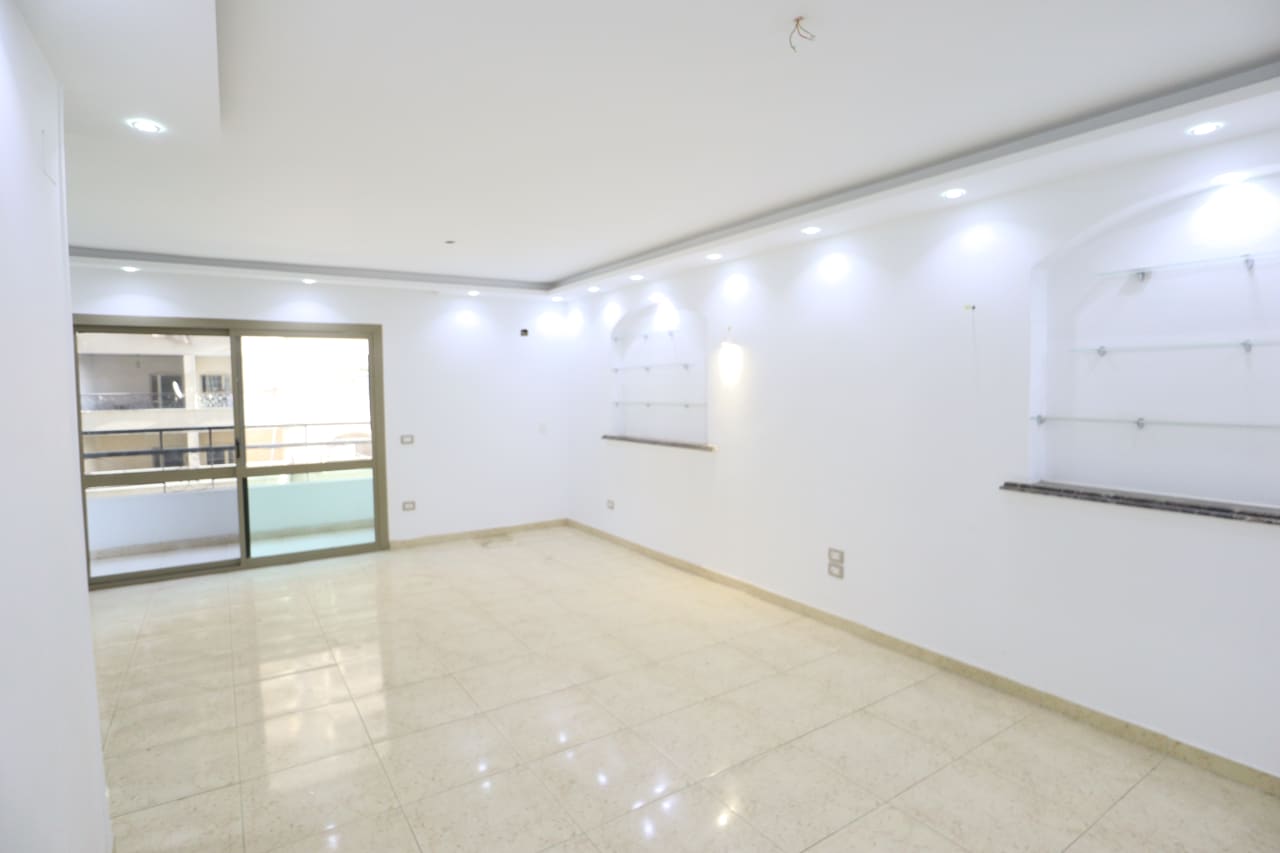 Charming Apartment with Sunny Interiors For Rent In Maadi