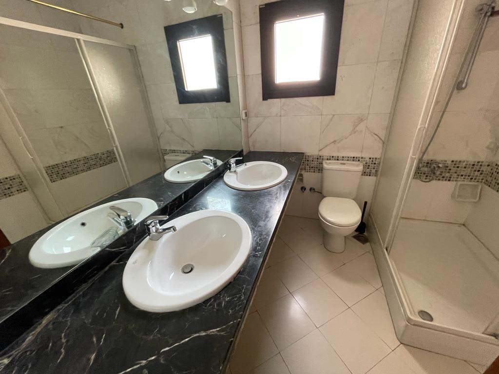 Bright and Spacious Roof 4 Rent in Maadi Sarayat