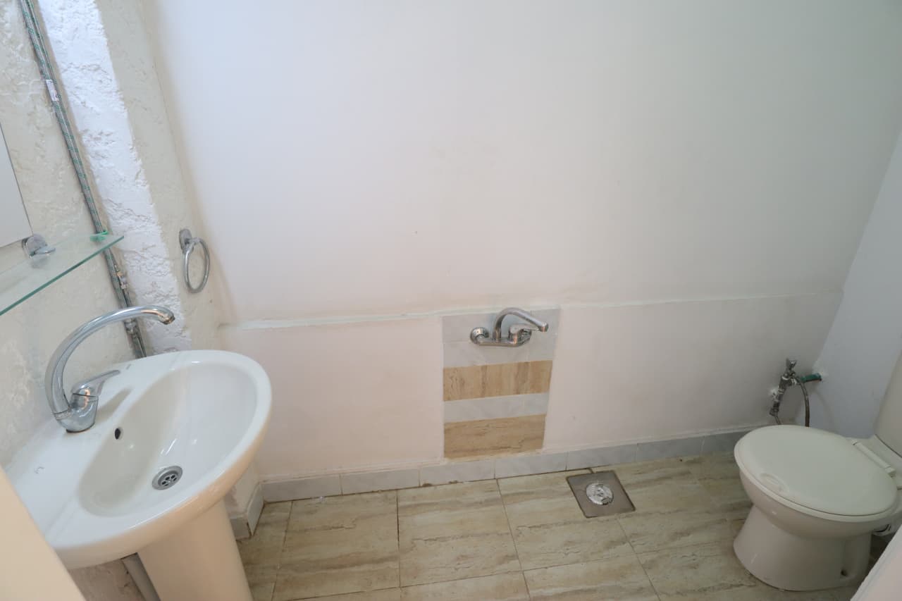 Semi-Furnished 140 M2 Apartment in Quiet Vibrant Area