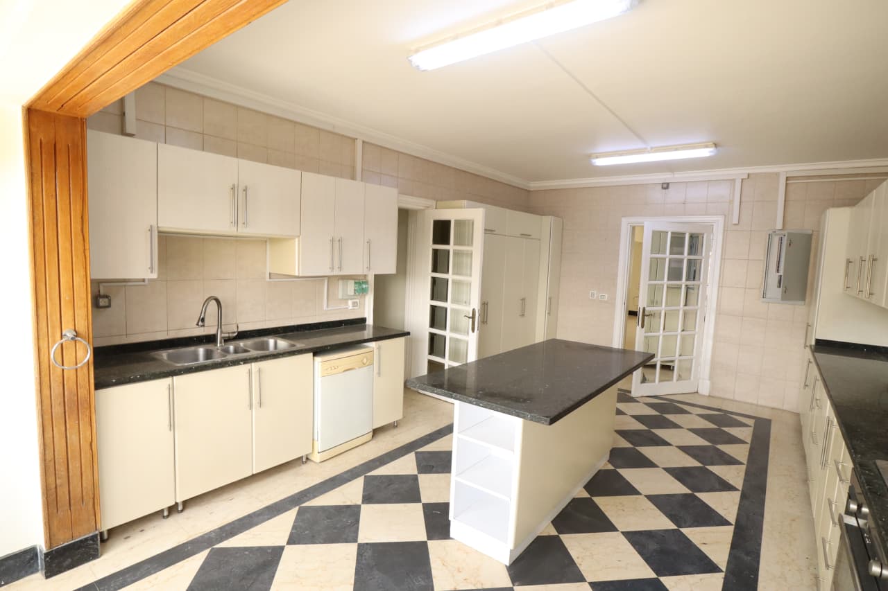 Semi Furnished Apartment In Maadi Sarayat|Duplex|900SQM.