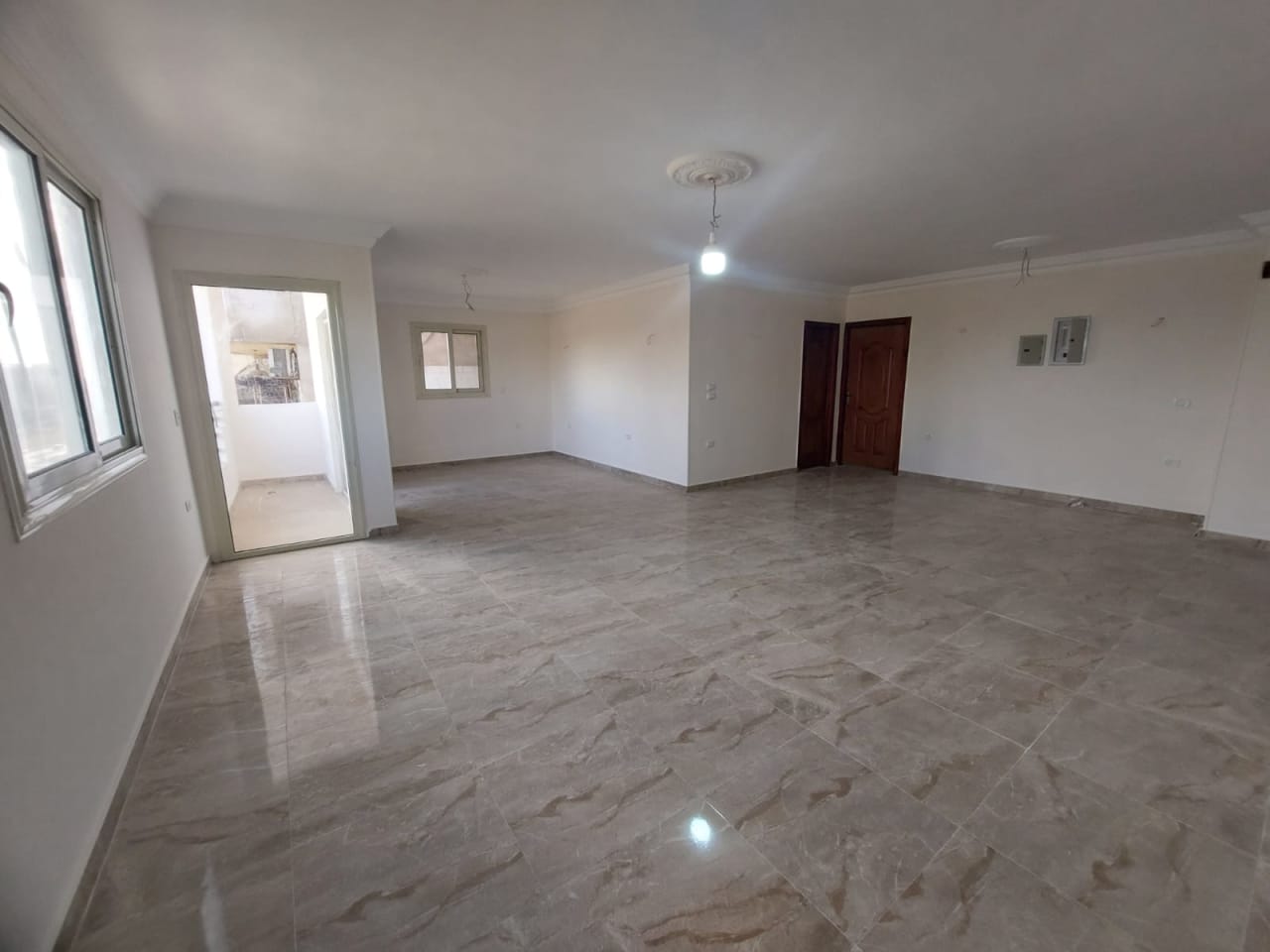 Practical Apartment | Close to Schools & Cafes