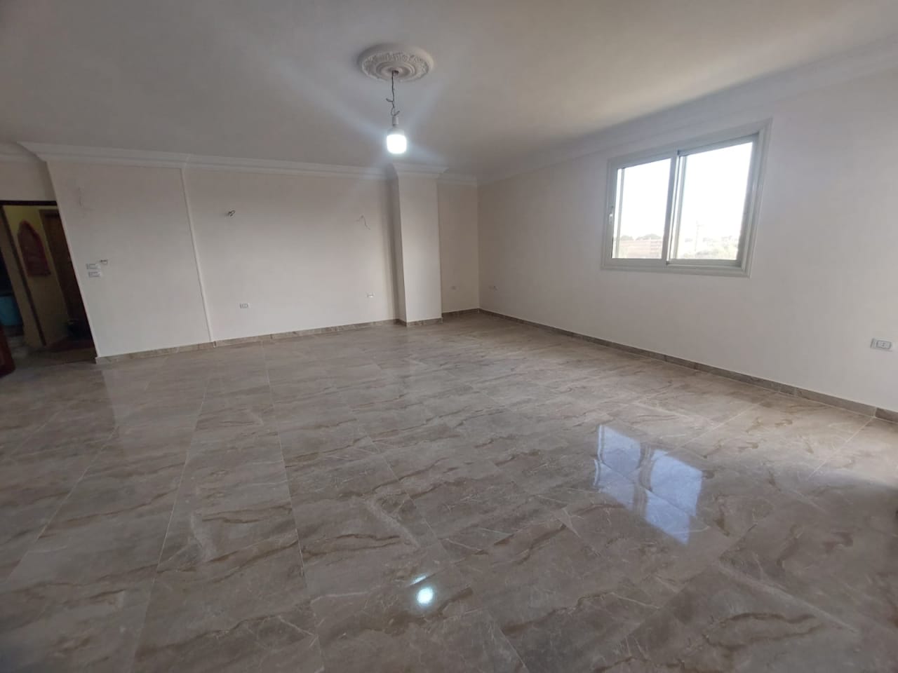 Practical Apartment | Close to Schools & Cafes