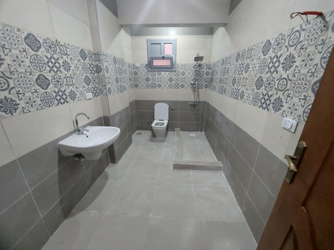 Practical Apartment | Close to Schools & Cafes