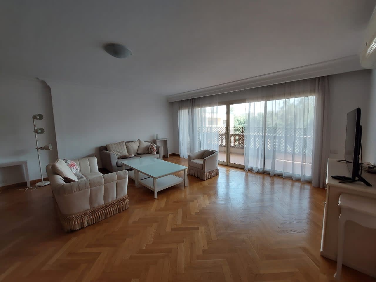 Elegant Penthouse | Balcony & Nature Views In Maadi