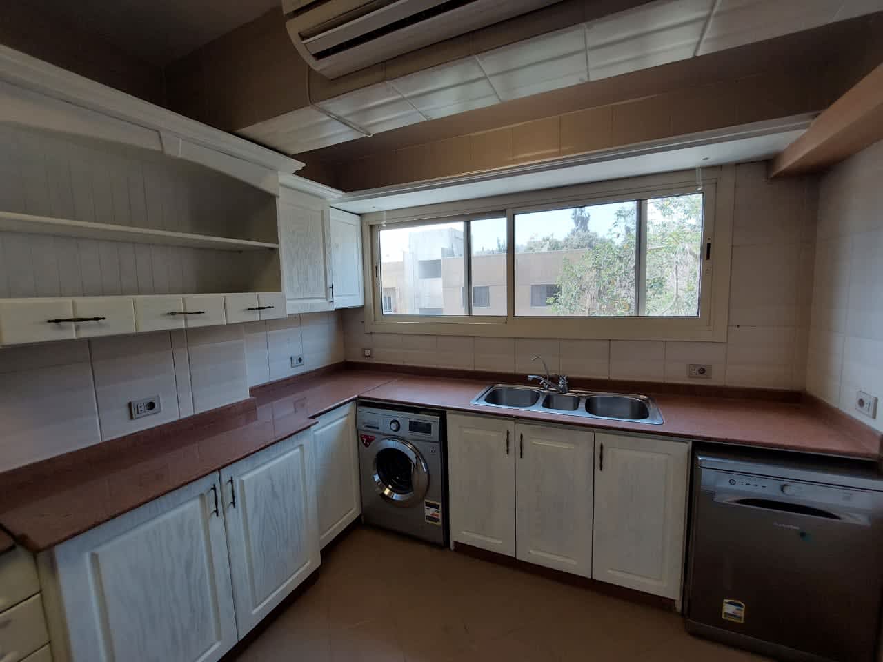 Elegant Penthouse | Balcony & Nature Views In Maadi