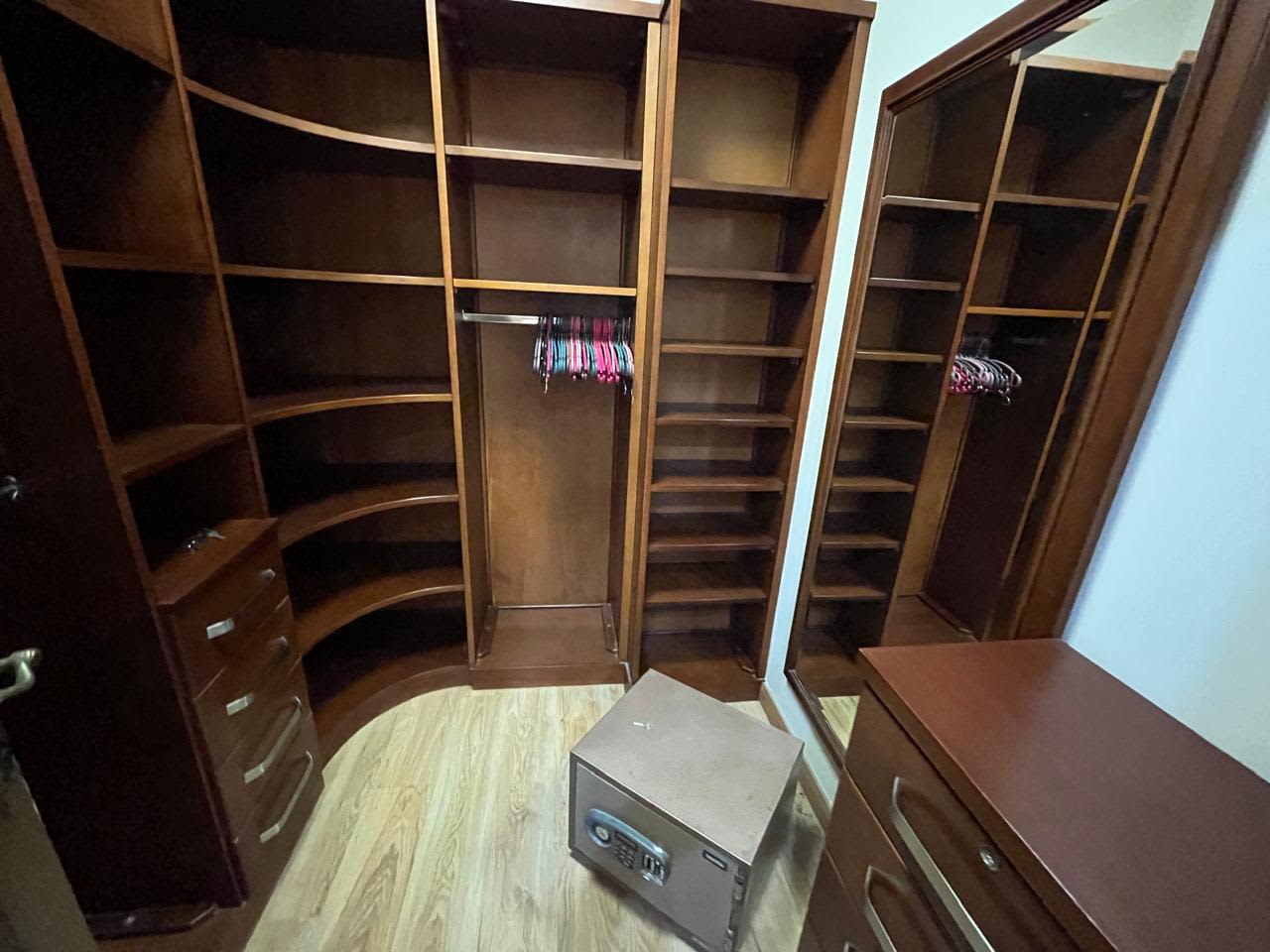 4BR Apartment with Pool & Garden Access in Prime Location