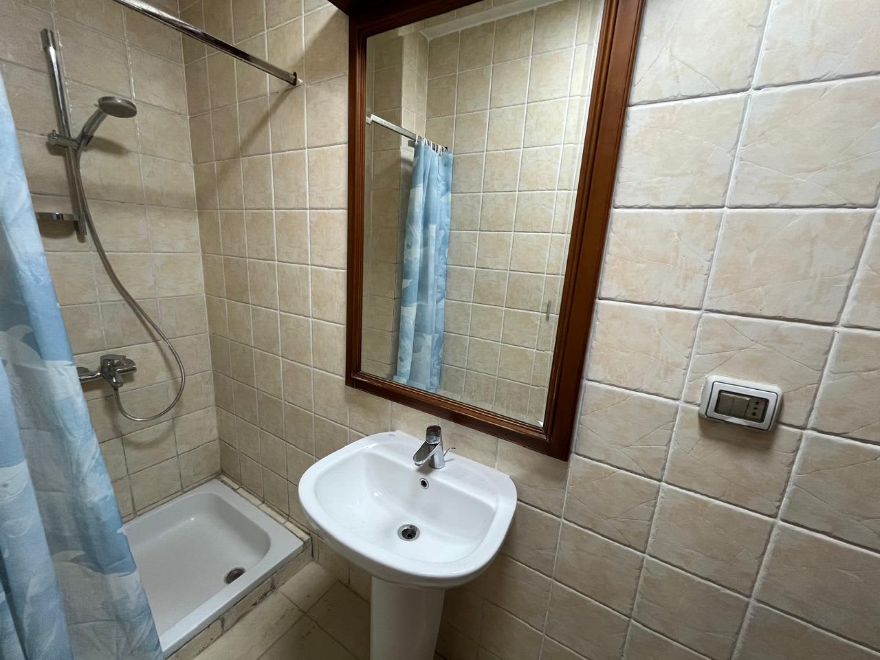 4BR Apartment with Pool & Garden Access in Prime Location
