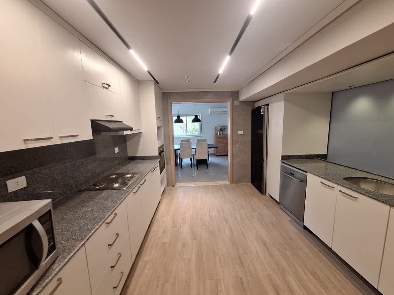 Specious Apartment In The Heart Of Maadi Sarayat.