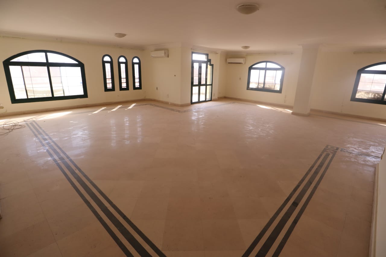 5 bedroom Apartment for rent in Degla