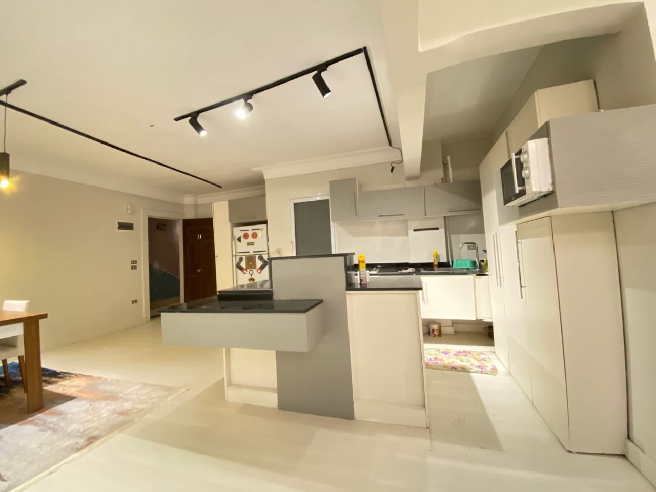 Bright Apartment In Premium Location In Maadi Sarayat.