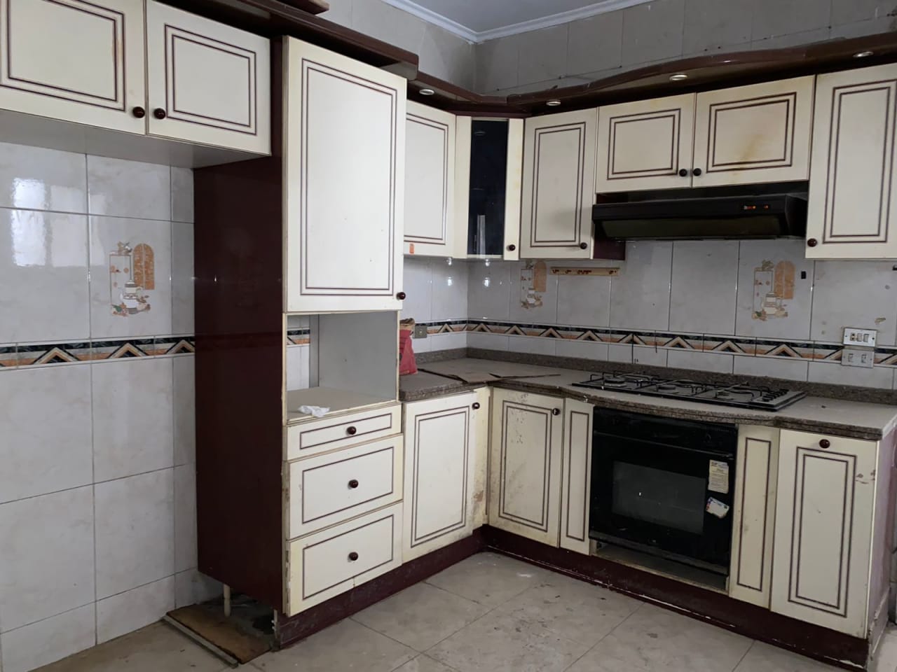 Semi furnished Apartment For Rent In Maadi Sarayat|400m².