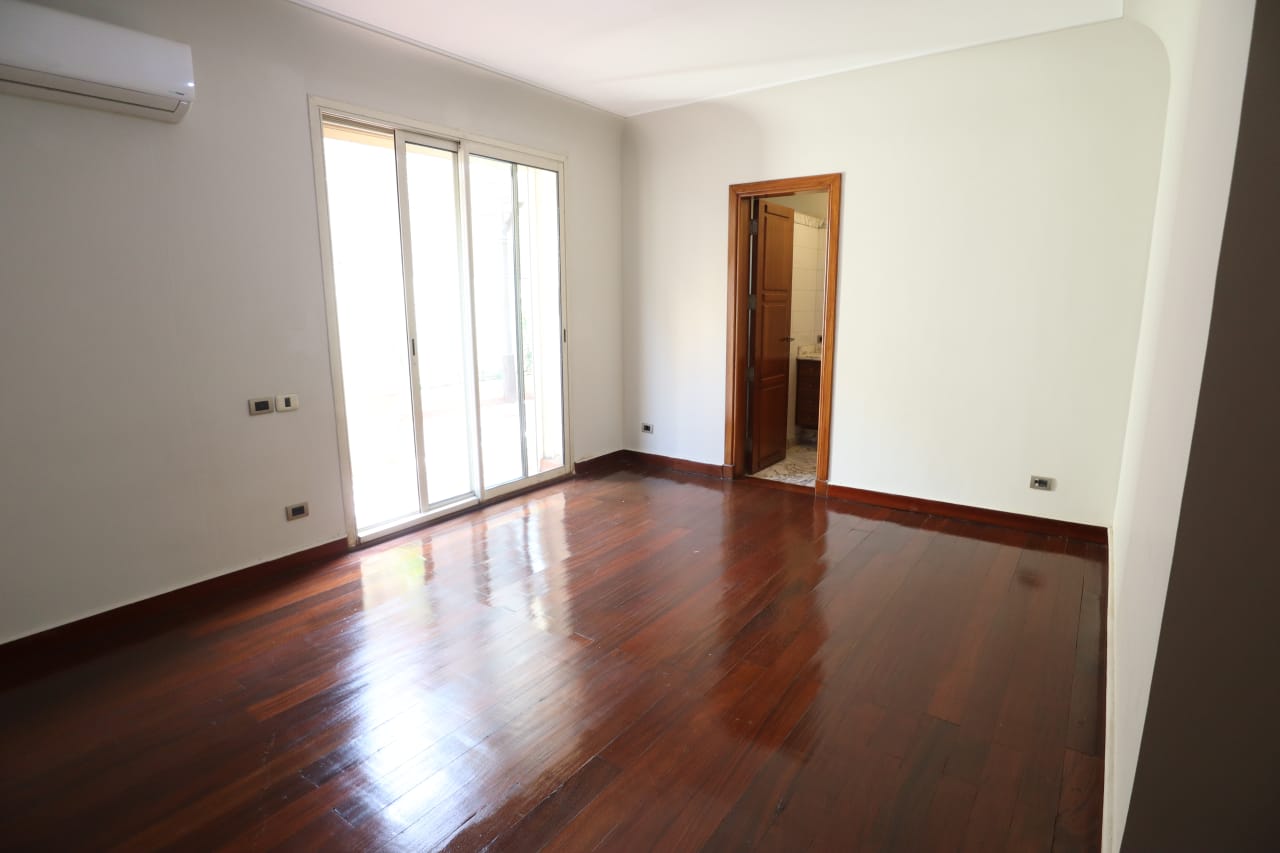 Spacious Apartment with Scenic Green Outlook In Zamalek