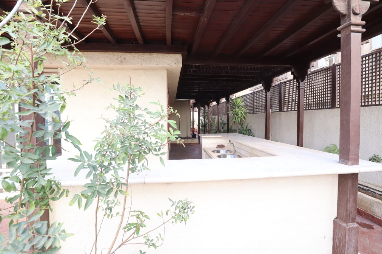 Spacious Apartment with Scenic Green Outlook In Zamalek