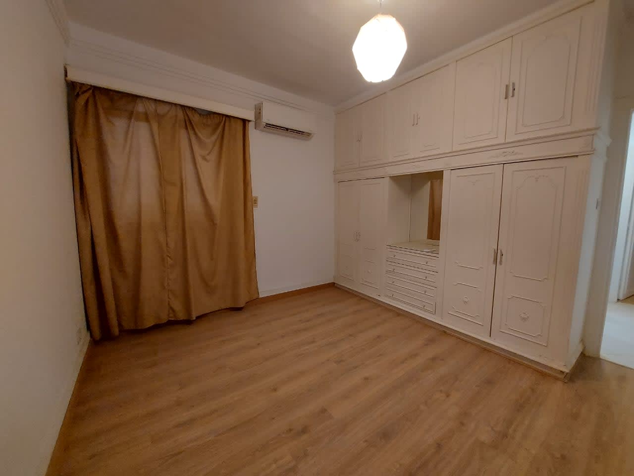 Sunny & Spacious Modern Apartment in Prime Zamalek
