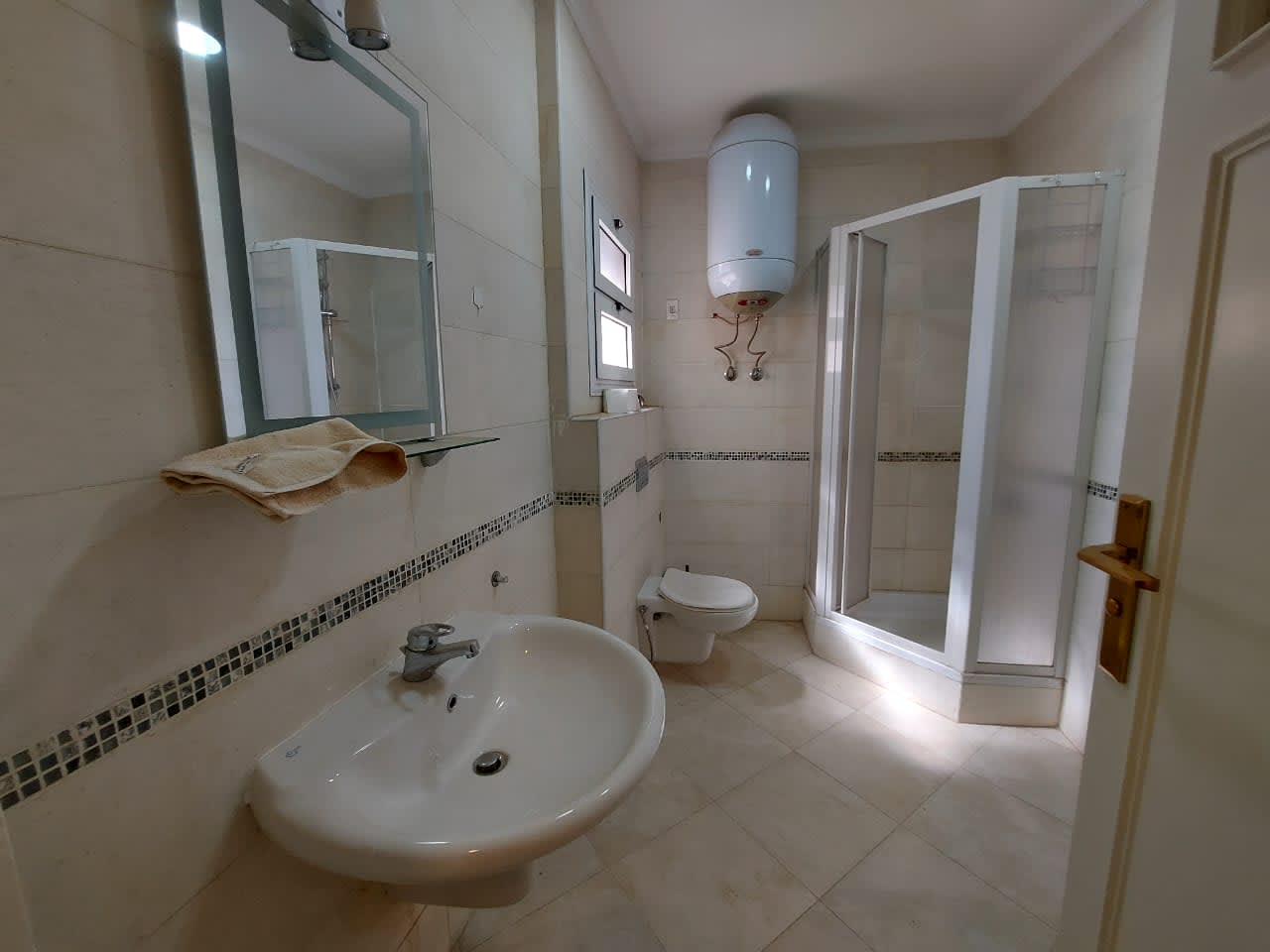 Sunny & Spacious Modern Apartment in Prime Zamalek