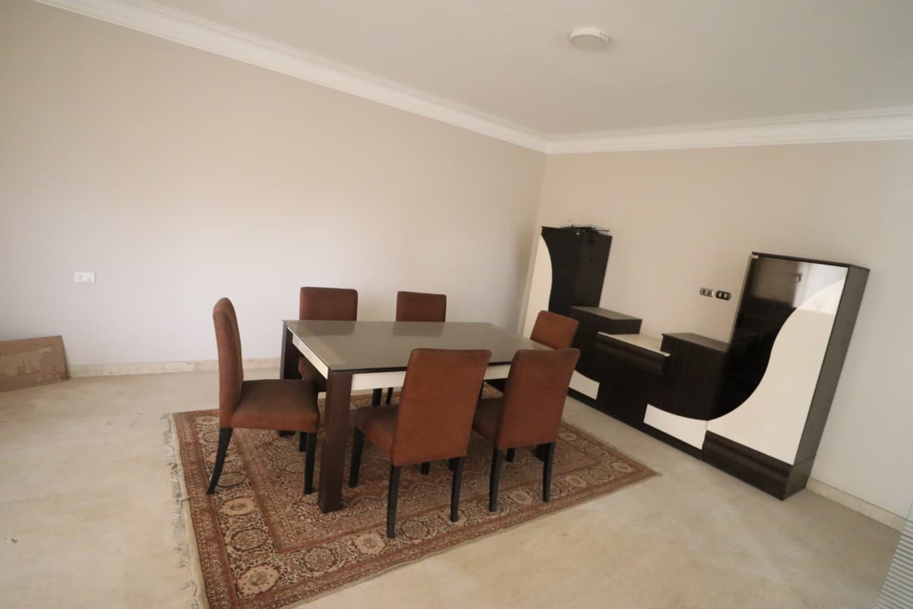 Elegant Family Apartment with Scenic River Views In Zamalek