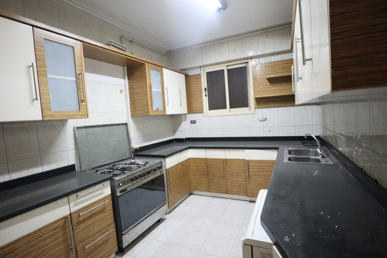 Elegant Family Apartment with Scenic River Views In Zamalek