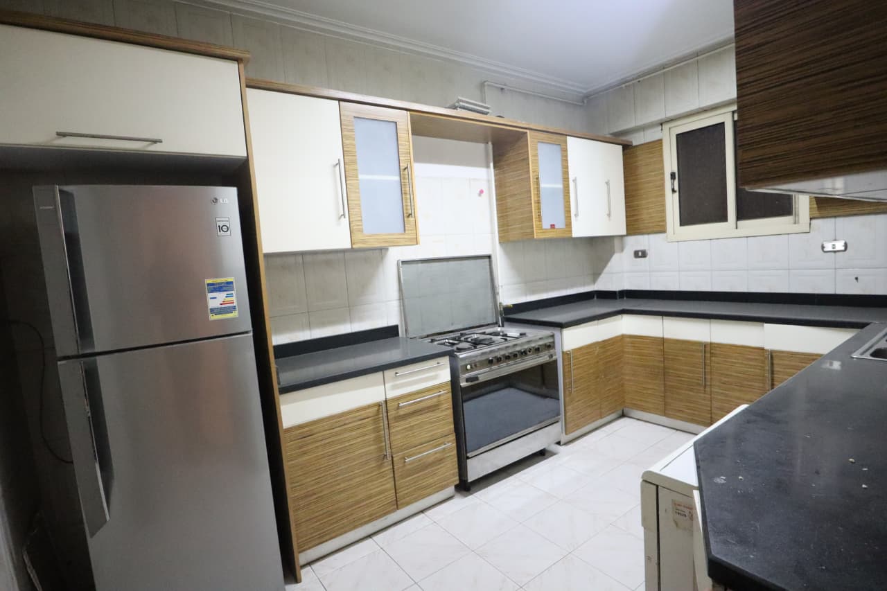 Elegant Family Apartment with Scenic River Views In Zamalek