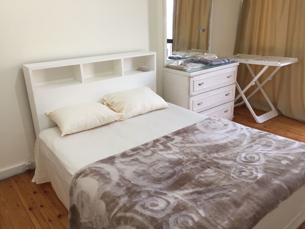 Bright 3BR Apartment in Prime Zamalek Location
