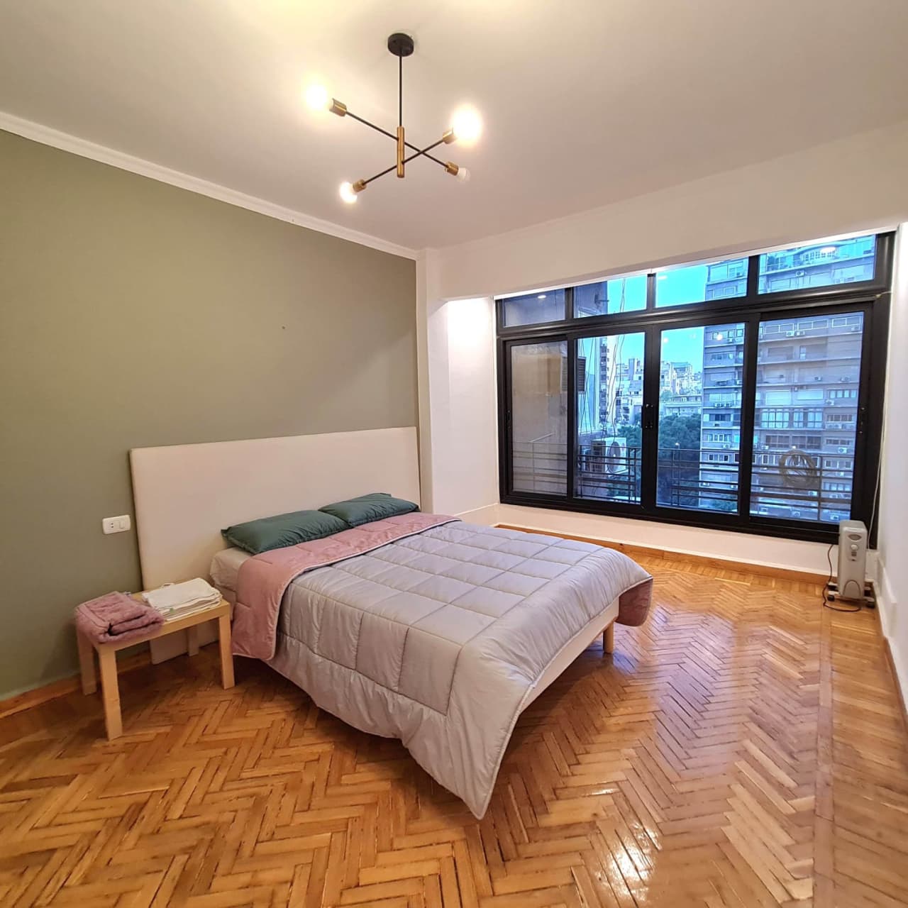 Cozy Charming 2-Bedroom Apartment with Balcony in Zamalek