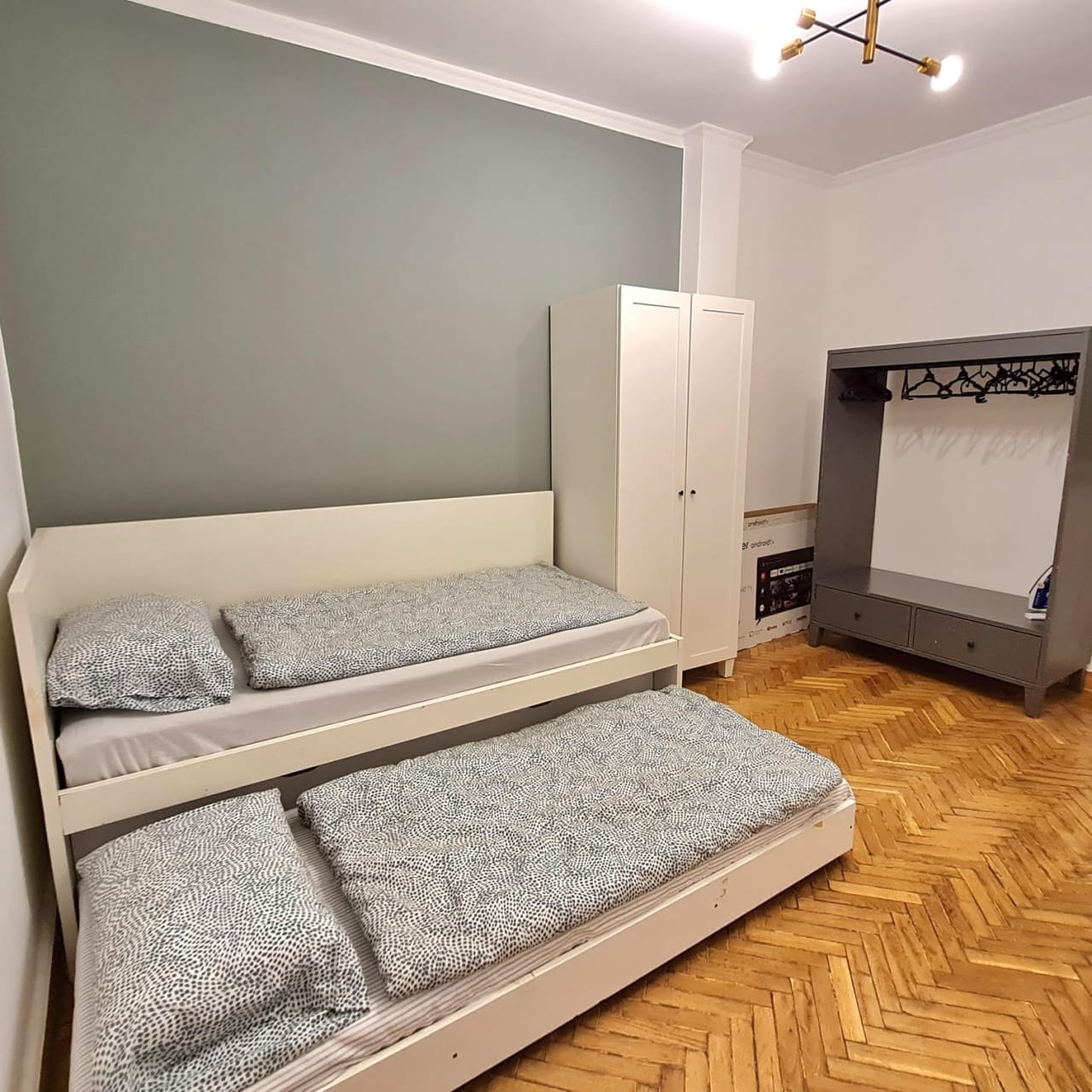 Cozy Charming 2-Bedroom Apartment with Balcony in Zamalek