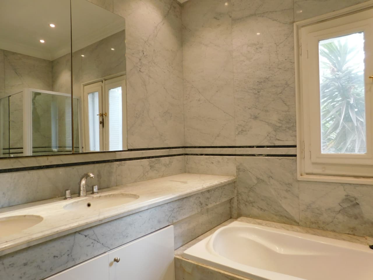 Administrative Villa for Rent in Sarayat | 900m² | Fully Finished.