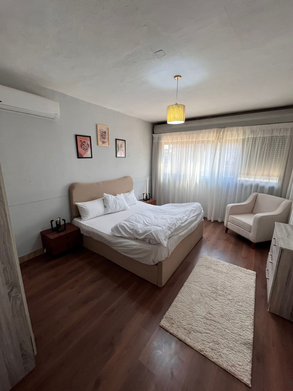 Bright 2BR Apartment in Prime Zamalek Location