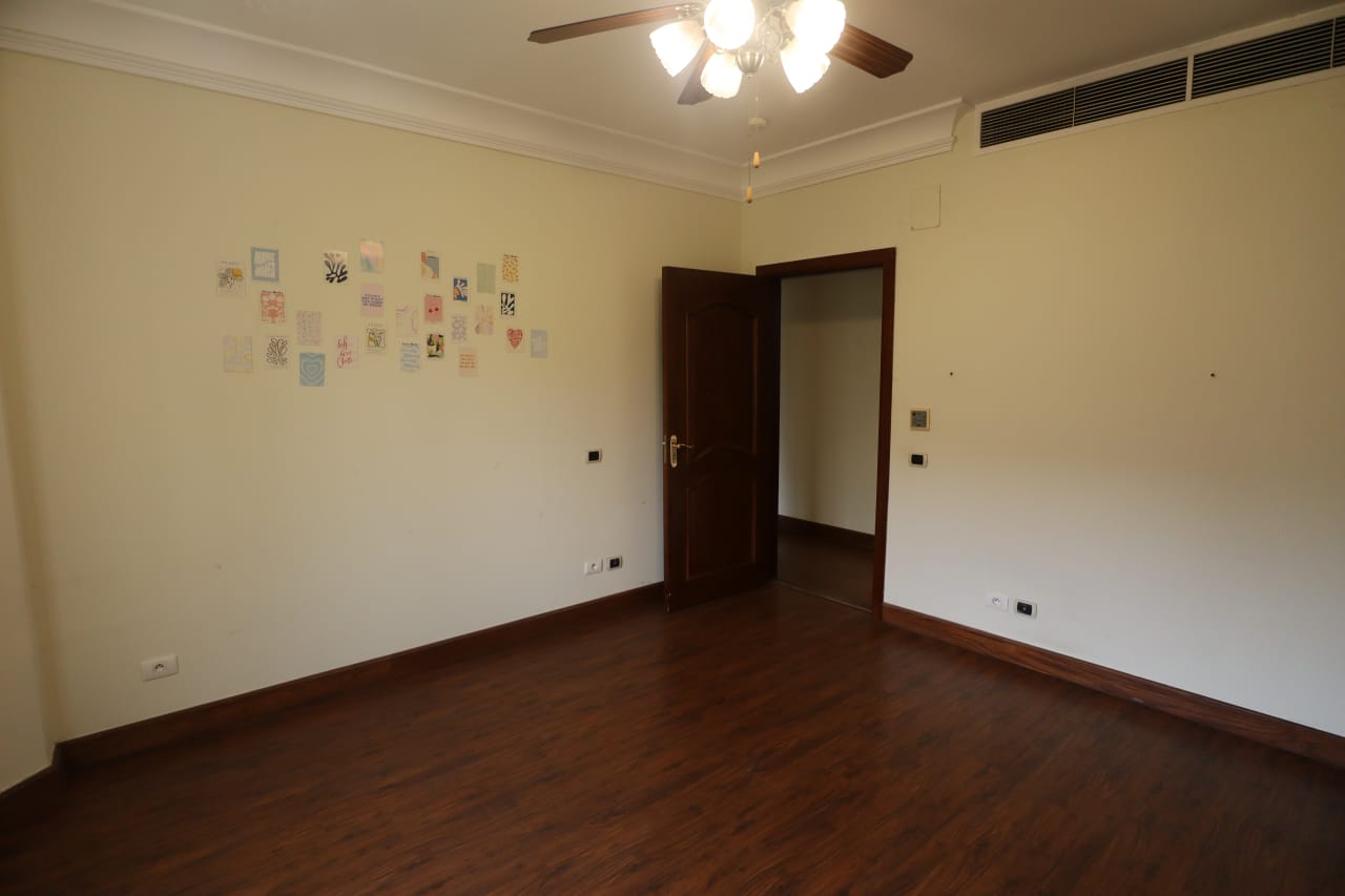 Spacious Apartment in Maadi - 5 Bedrooms & Modern Layout