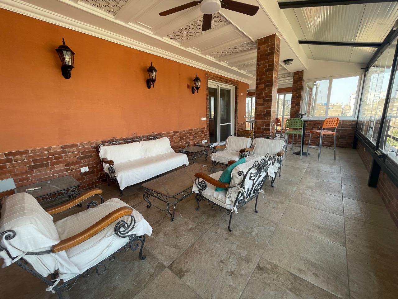 Spacious Apartment with 7 Bedrooms - Prime Location Living