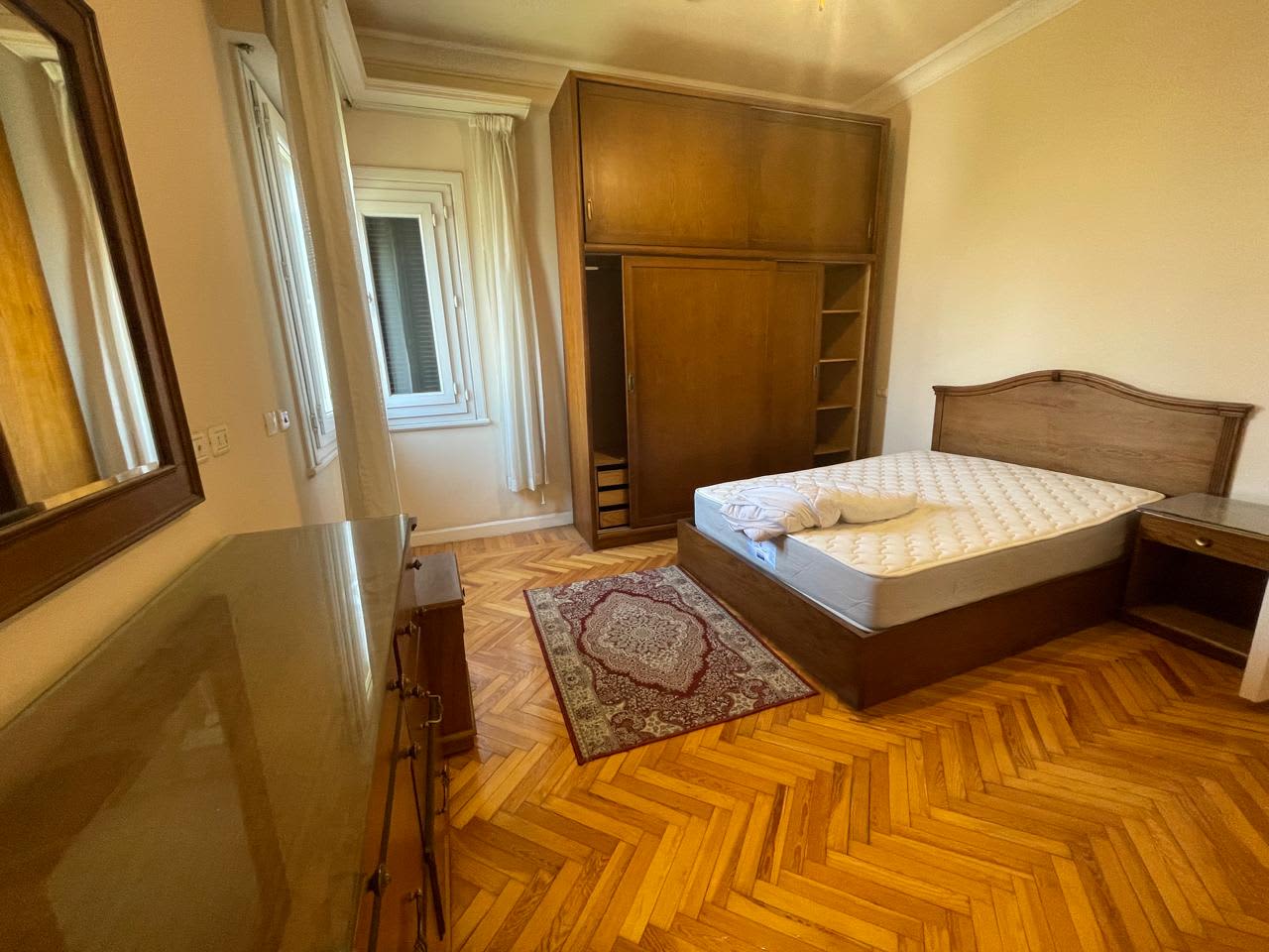 Spacious Apartment with 7 Bedrooms - Prime Location Living