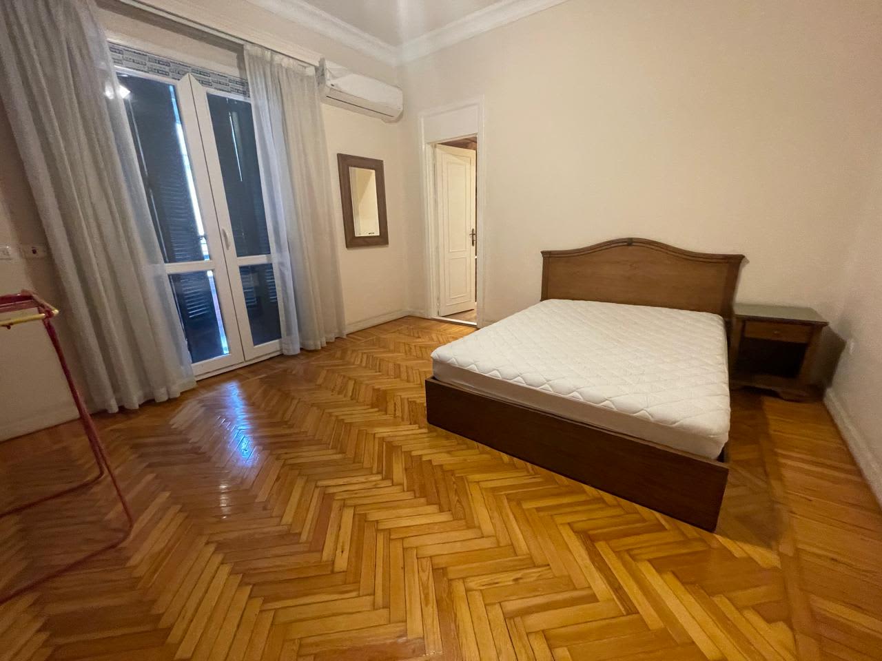 Spacious Apartment with 7 Bedrooms - Prime Location Living