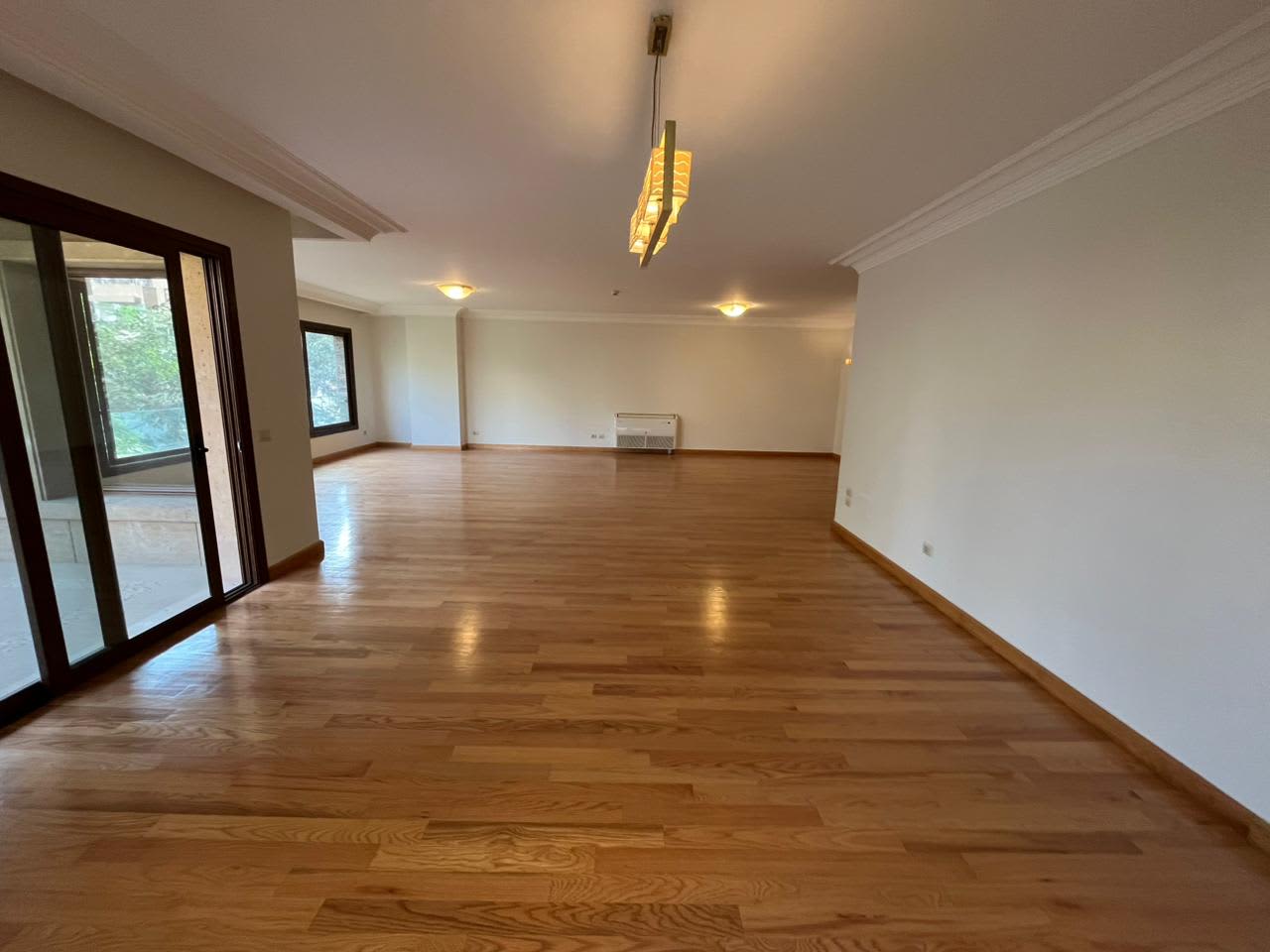 Stylish 4 Bedrooms Apartment with Pool Access 