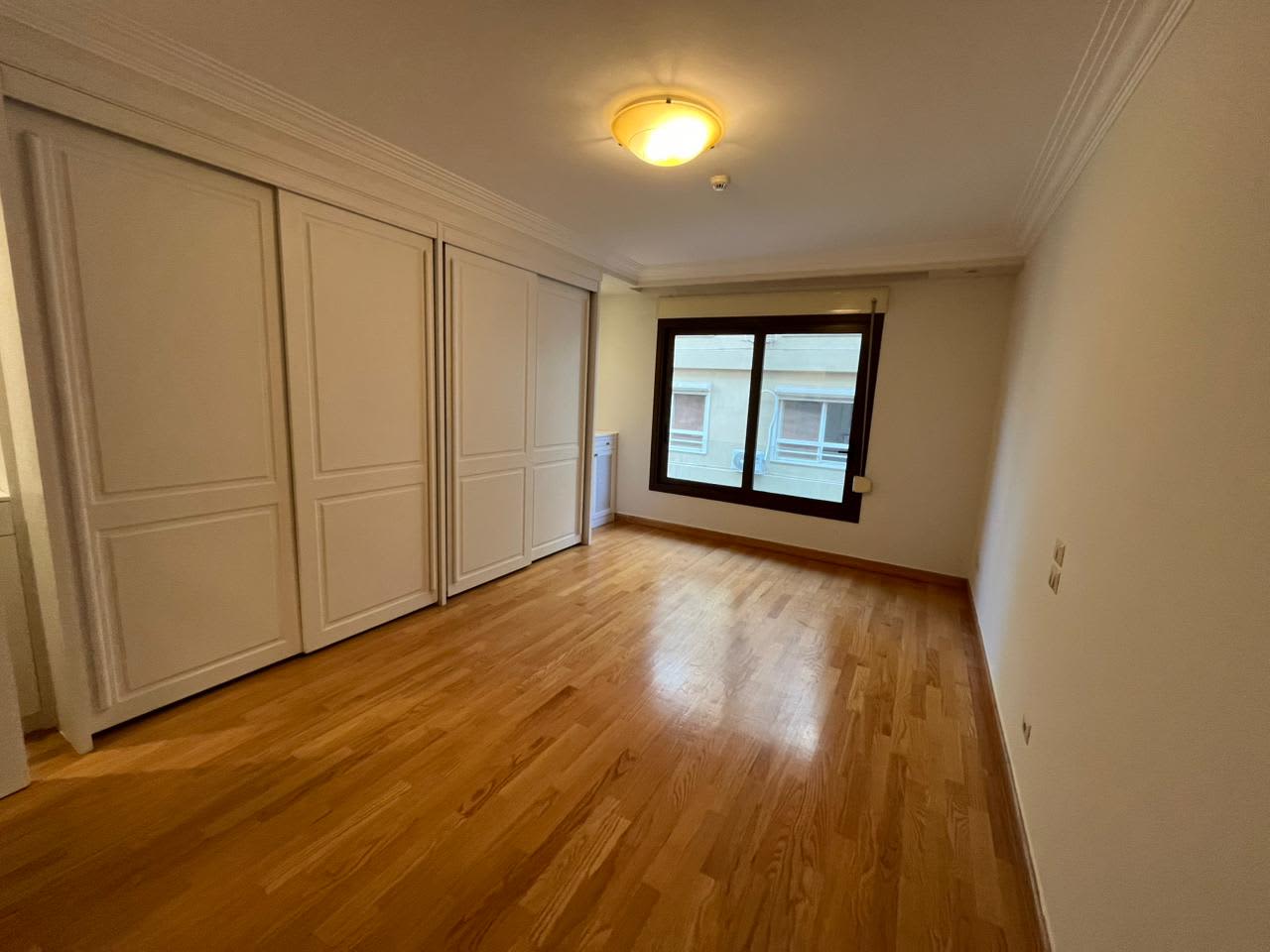 Stylish 4 Bedrooms Apartment with Pool Access 