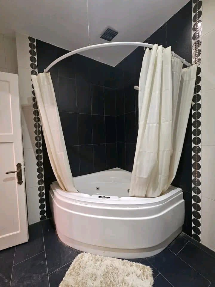 Luxury Ground Floor Apartment, Fully Furnished & Perfectly Located. 