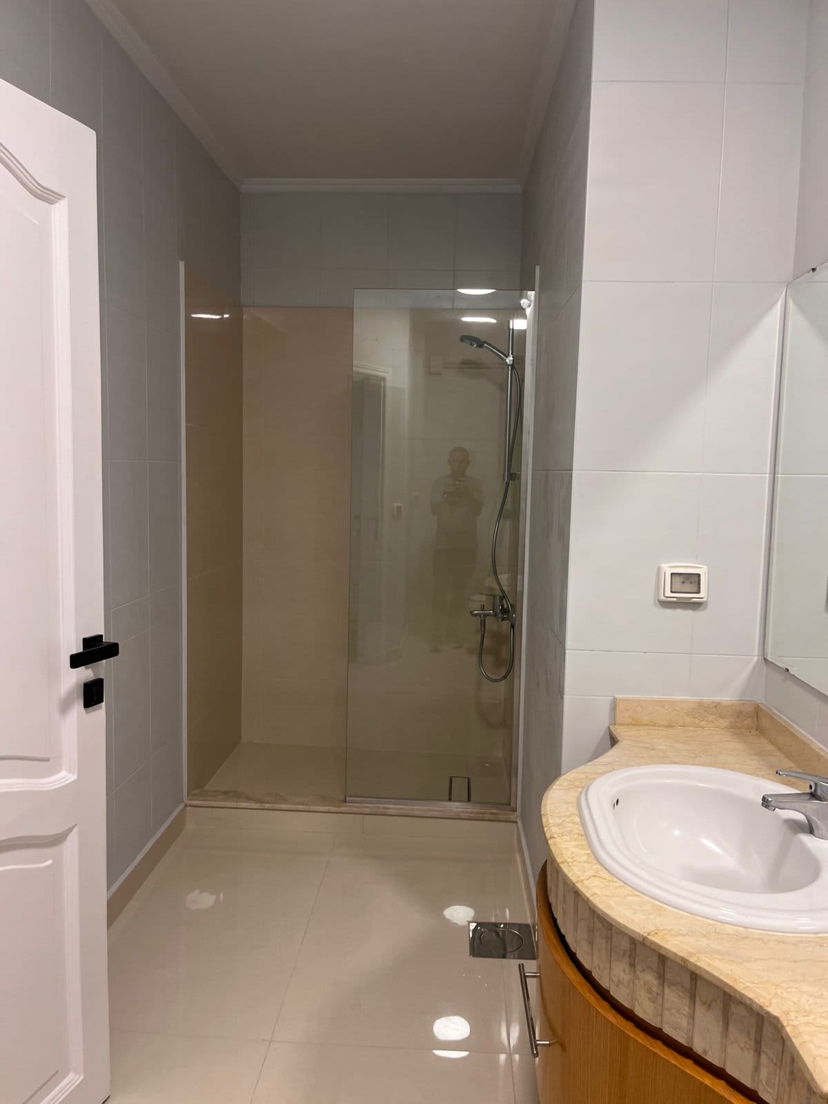 Spacious 4 Master BR Penthouse - 250 sqm Prime Location