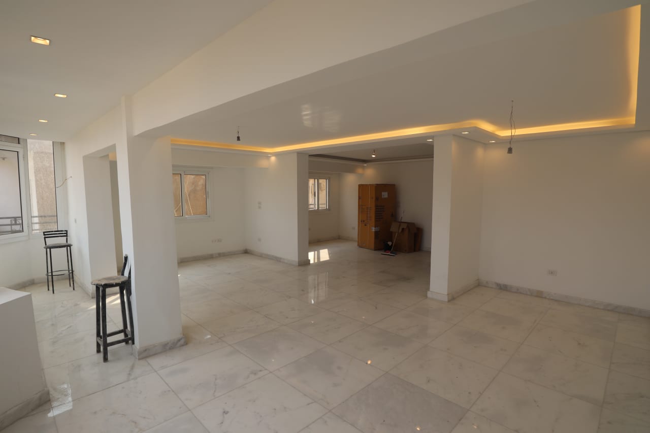 Semi-Furnished 4BR Apartment for Rent in Maadi - 280 sqm