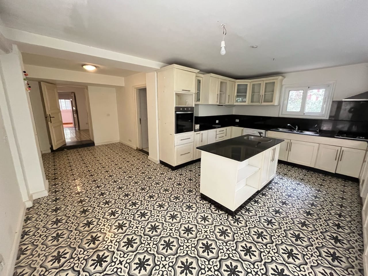 Premium Villa Living - 4 Bedrooms & Privacy