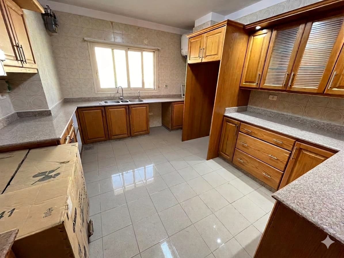 4 Bedroom Semi-Furnished Apartment