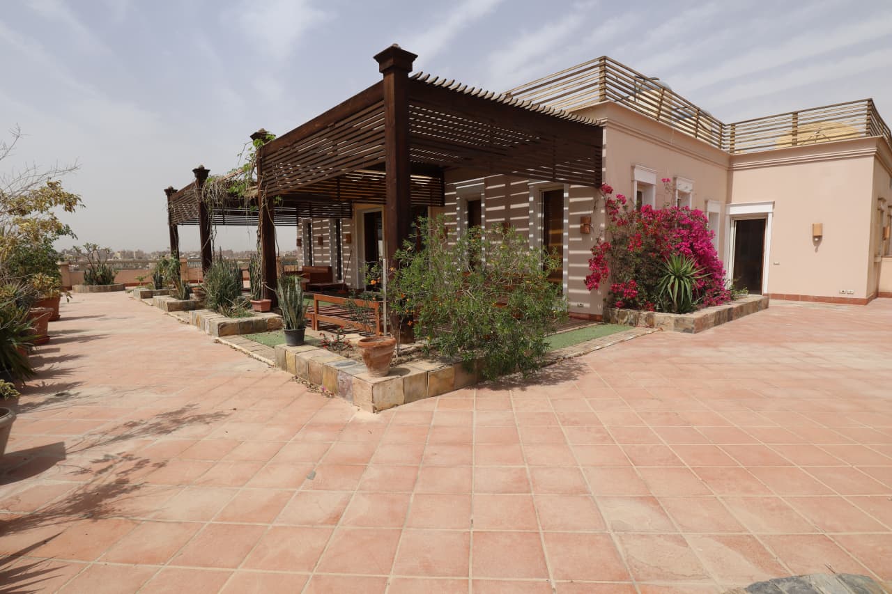 2 غرف نوم بنتهاوس للإيجار في Sarayat